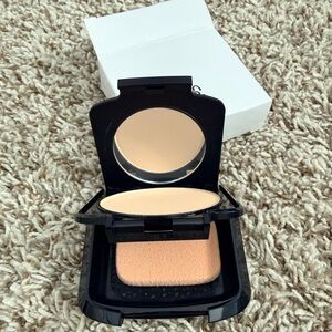 Brand New! House of Colour Dual Mineral Foundation in DF28 Fair